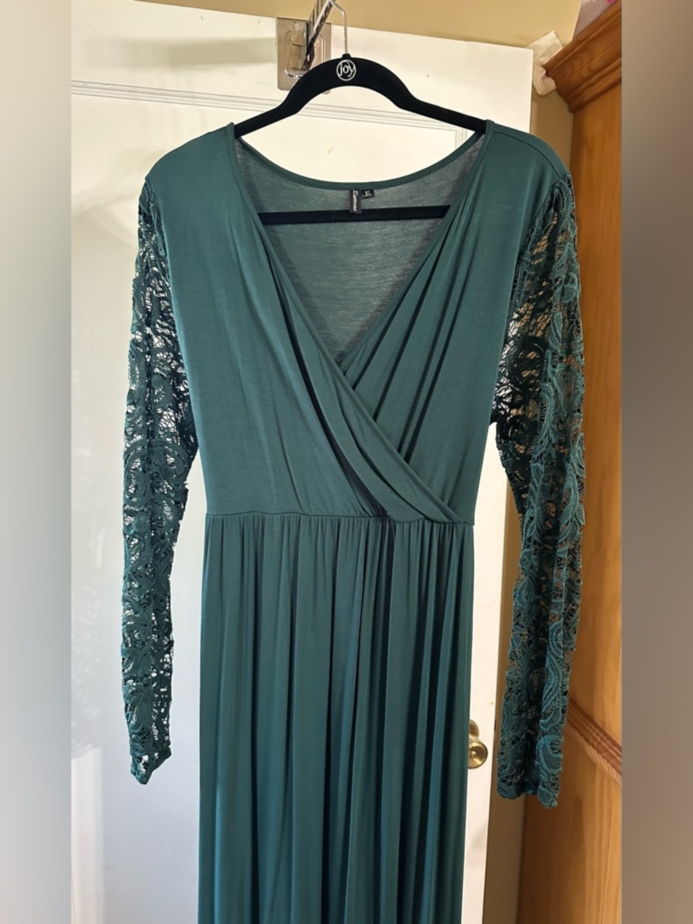 Women’s Deep Green Lace Sleeve Maxi Dress - Picture 5 of 10